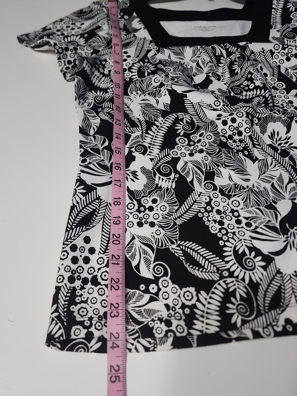 croft & barrow Black and White Floral Square-Neck Short Sleeve Tee Size M - Picture 5 of 6